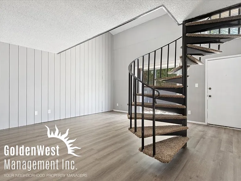 Spiral Staircase — Photo 10