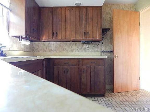 5th image of 62 Chesterfield Dr