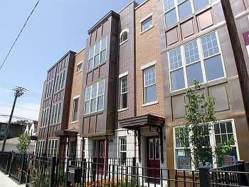 1st image of 3001 W Cornelia Ave