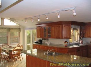 16 Clearwater Rd, Peabody, MA 01960