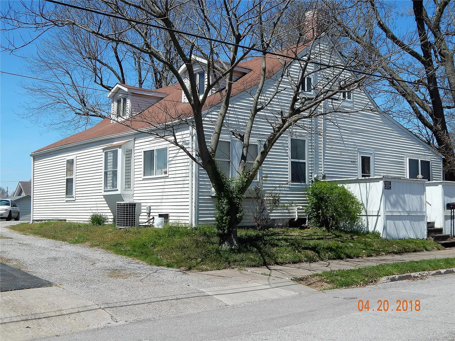 925 S 5th St photo 1