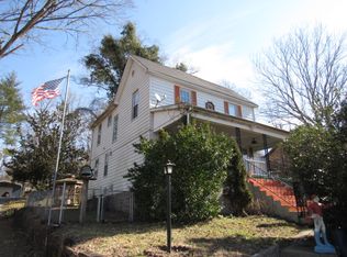 355 W Lakeshore Dr, Burnside, KY 42519