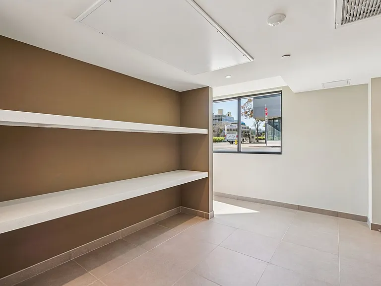 10431 Santa Monica — Photo 7