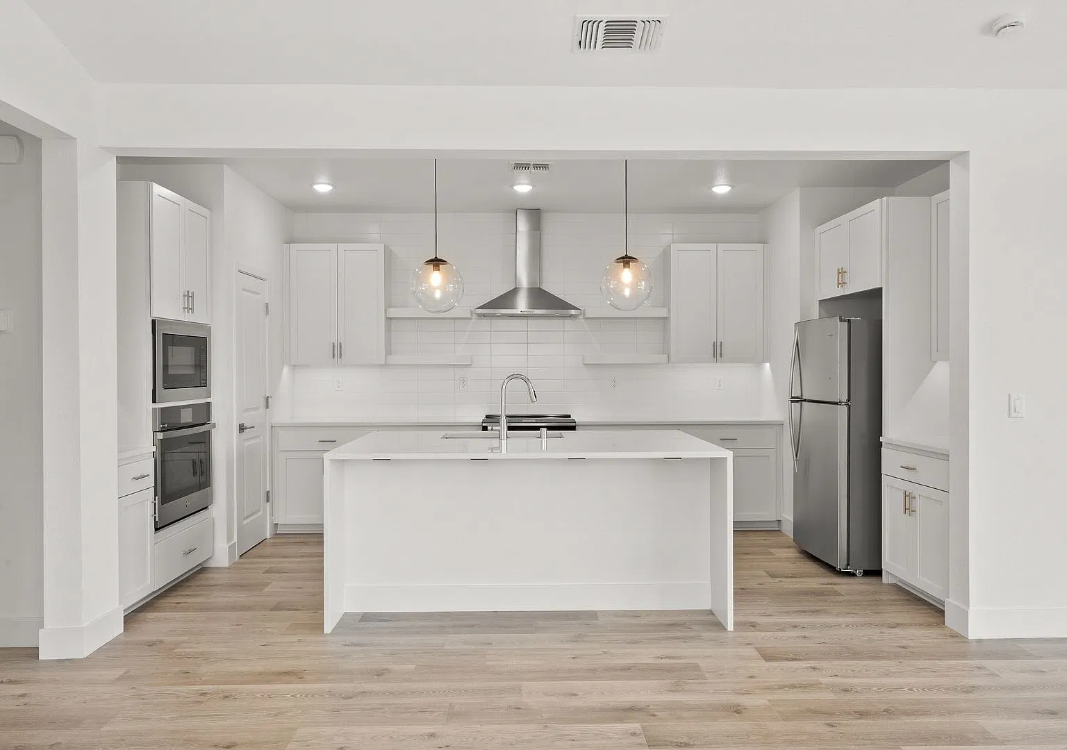 Beautiful home in "Canyon at the Ranch" 5 bedroom 3 full bath — Photo 1