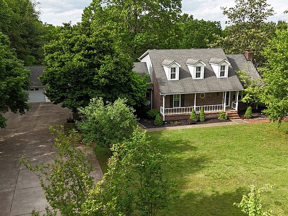 2nd image of 2009 Tulip Hill Dr