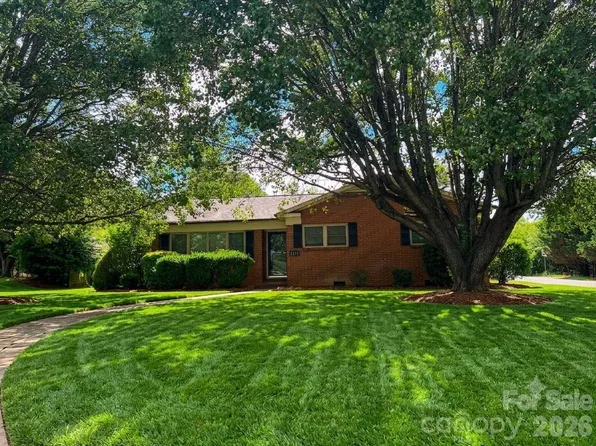 2171 6th St NE, Hickory, NC 28601