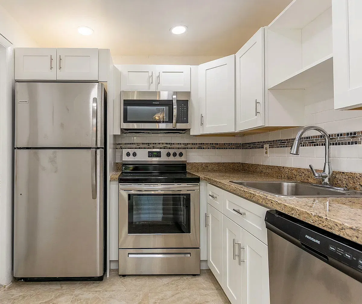 2 bed, 1000 sqft, $2,200 — Photo 1