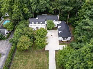 9770 Mountainview Dr, Waite Hill, OH 44094