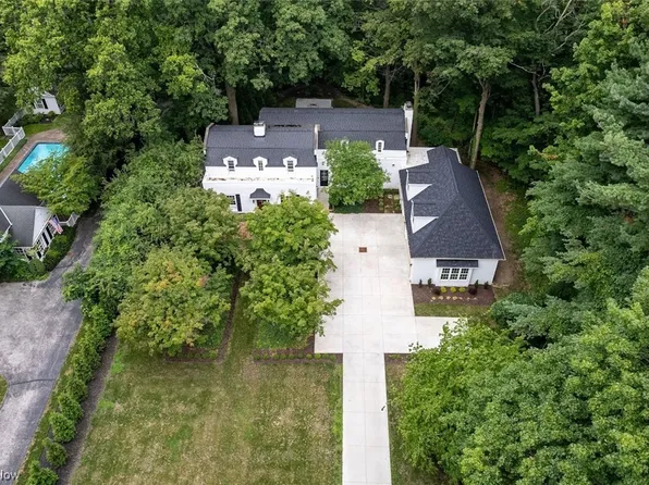 9770 Mountainview Dr, Waite Hill, OH 44094