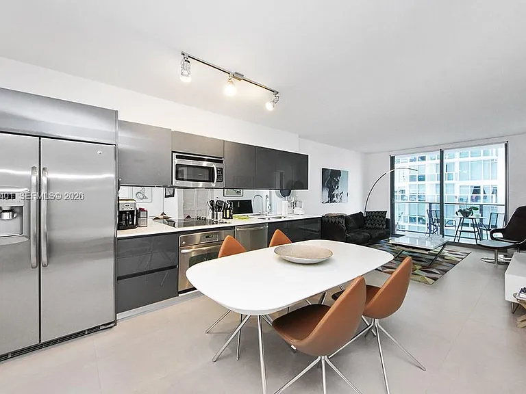 31 SE 6th St #1206 — Photo 2
