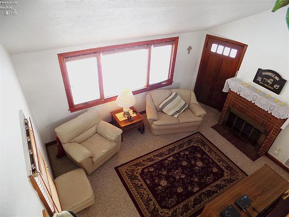 4th image of 4373 Edgewater Dr