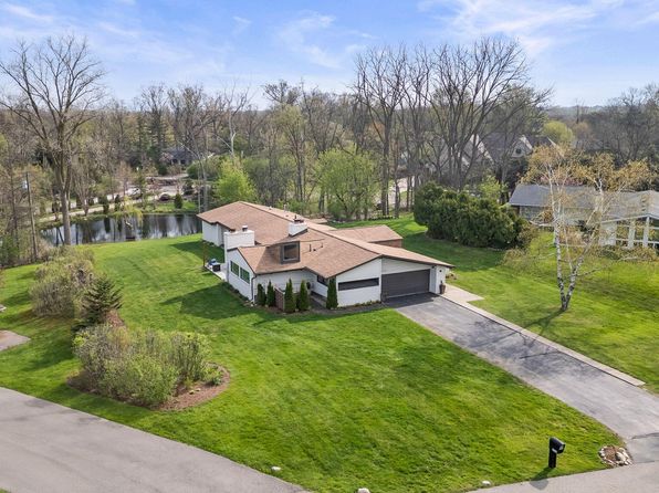 2330 N Pine Center Dr, West Bloomfield, MI 48323