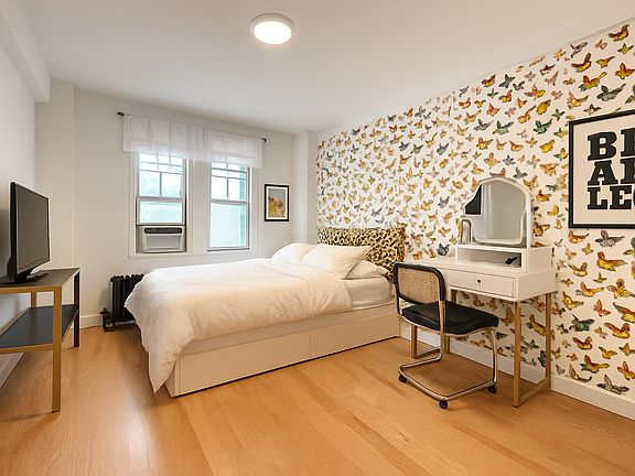 3rd image of 166 W 75th St #4A