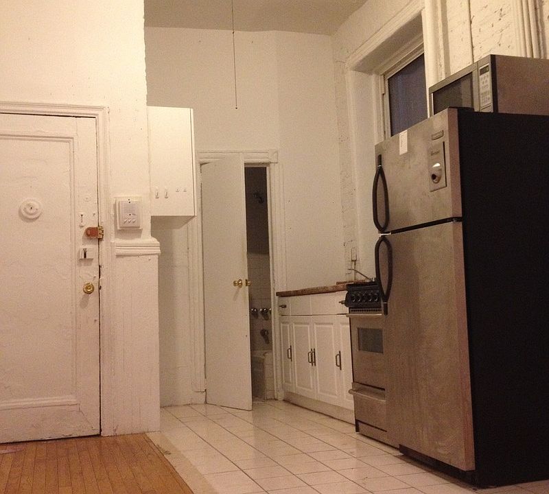 2nd image of 312 E 9th St Frnt A