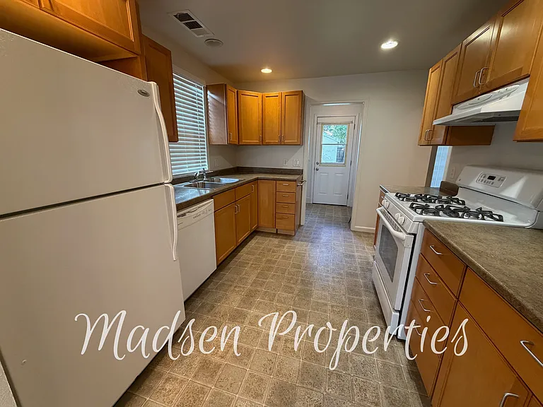 1618 Sunset Ave — Photo 6