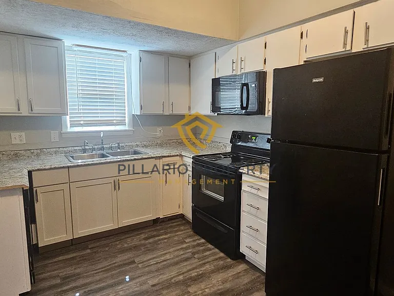 619 N Sherman Dr — Photo 3