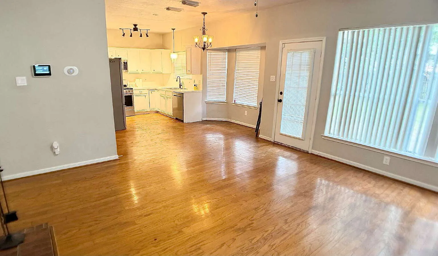 4 bed, 2.5 bath, 2265 sqft, $2,700 — Photo 4