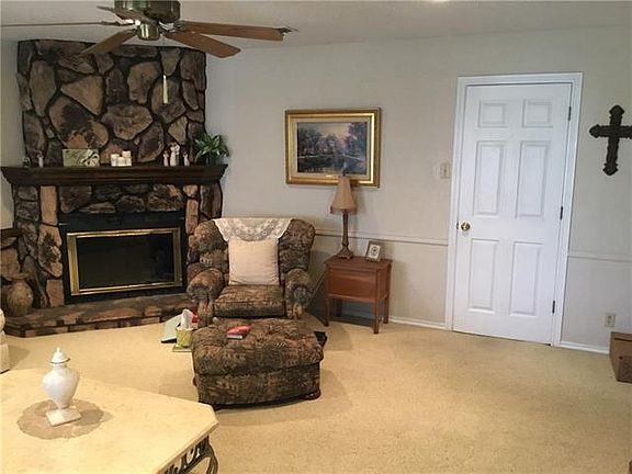 5th image of 3628 Larry Ave