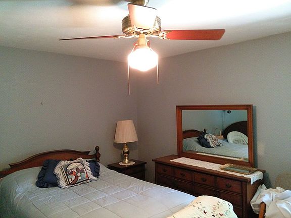 3rd image of 4412 White Oak Dr