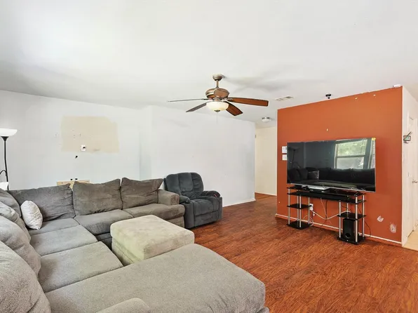 1247 Alhambra Dr, Lancaster, TX 75146