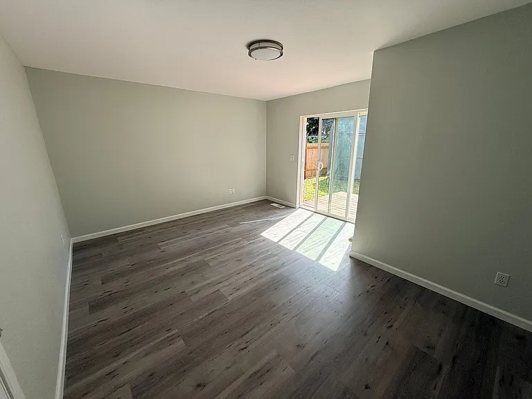 151 NE 157th Ave — Photo 9