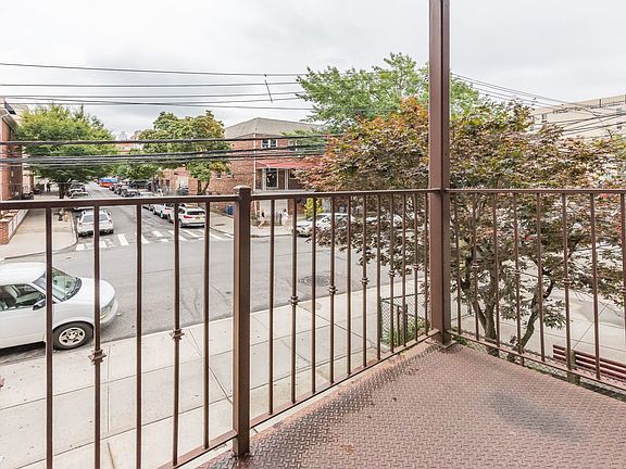 4th image of 27-18 Newtown Ave #2