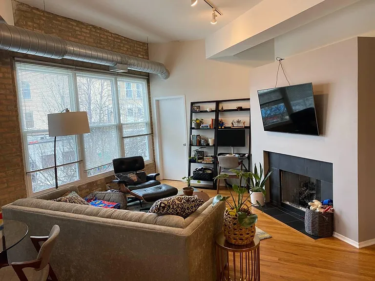 1855 N Oakley Ave #B — Photo 13