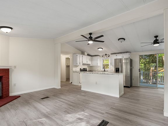 3rd image of 12 Woodlawn Lane