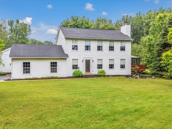 3100 Fry Rd, Highland, MI 48357
