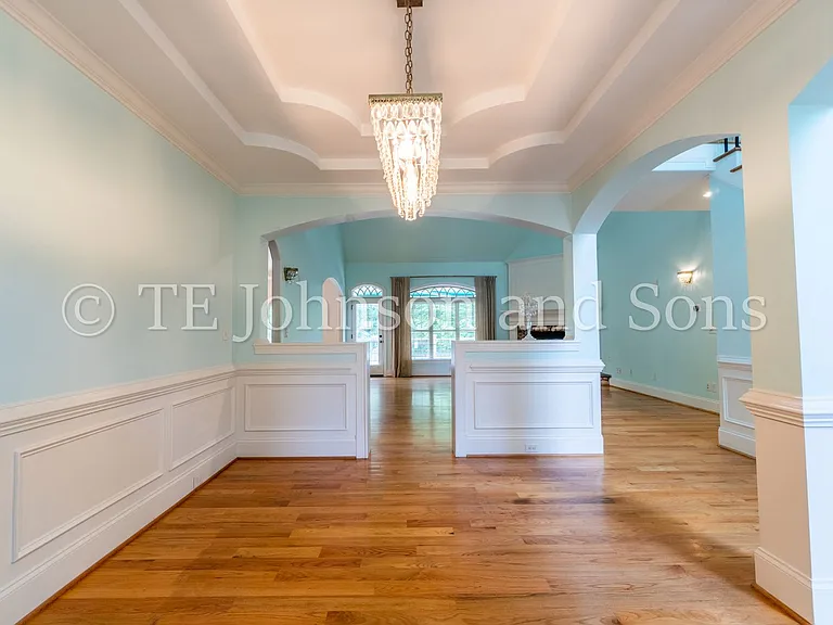 1112 Oakencroft Ct — Photo 3
