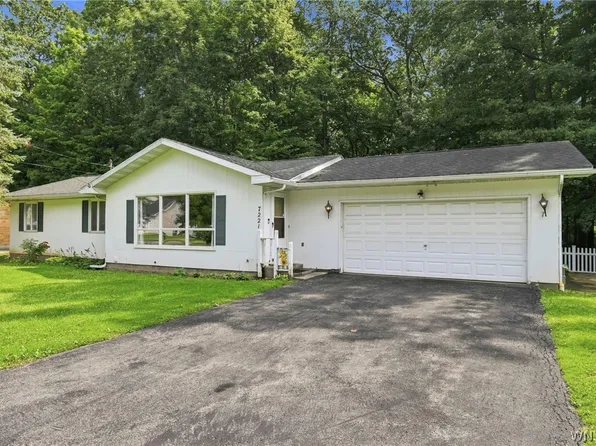 7221 Laur Rd, Niagara Falls, NY 14304