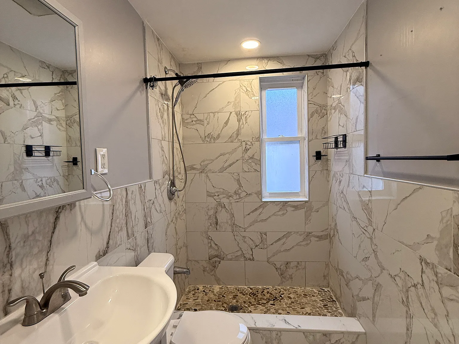 5 bed, 1.5 bath, 1735 sqft, $2,300 — Photo 3