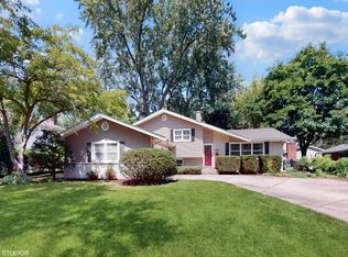 221 Tupelo Ave, Naperville, IL 60540