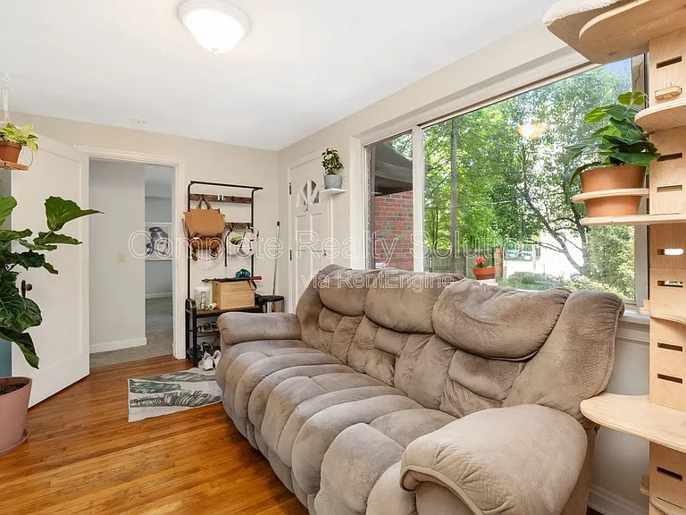 2164 Lafayette Ave — Photo 15