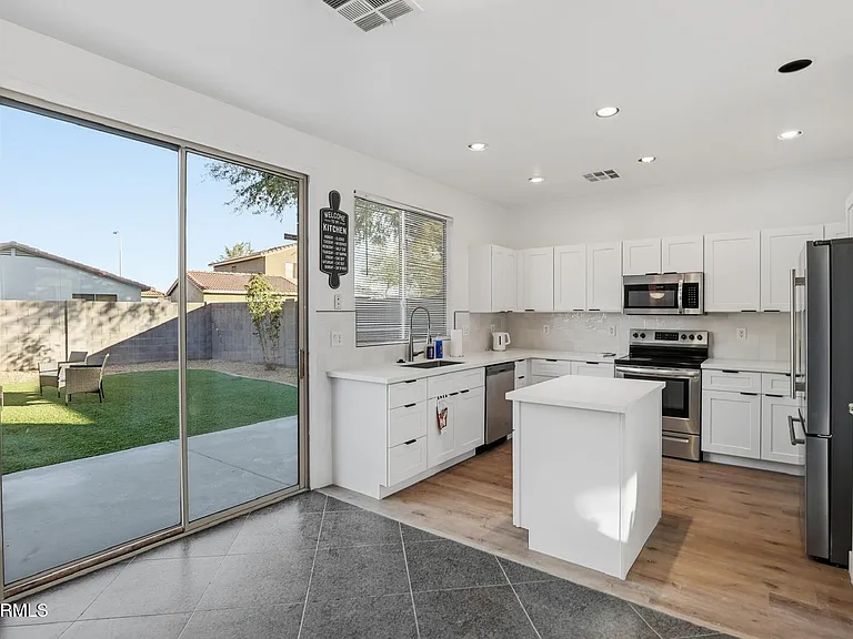 220 W Beechnut Pl — Photo 7
