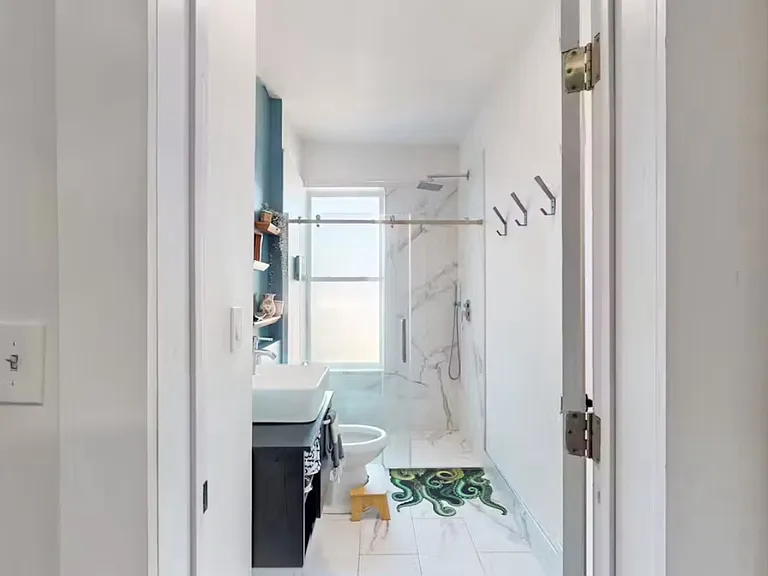 20 N Clinton St — Photo 13