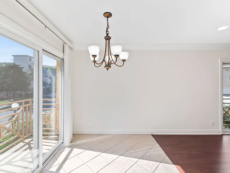 2300 Fox Hills Dr — Photo 19