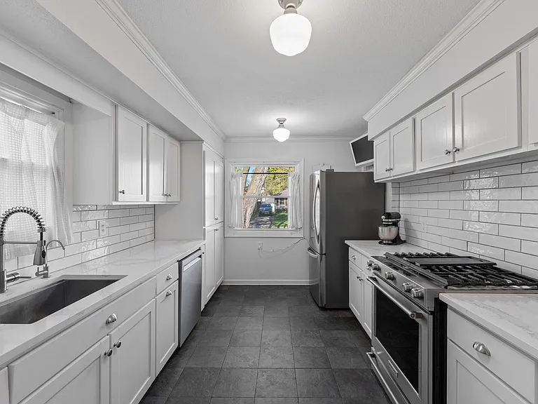 4237 Ottawa Ave S — Photo 8