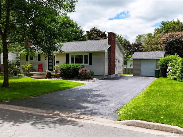 45 Sherwood Ct, Fredericton, NB E3B 2P5