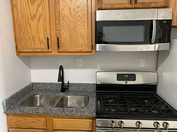4th image of 122 Miami St #1-122
