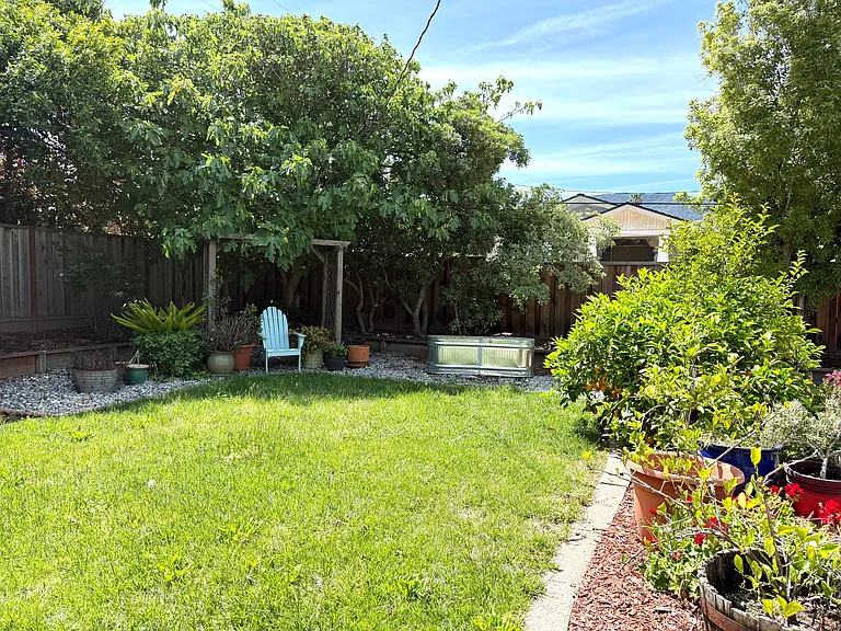 1540 Guadalajara Dr — Photo 11