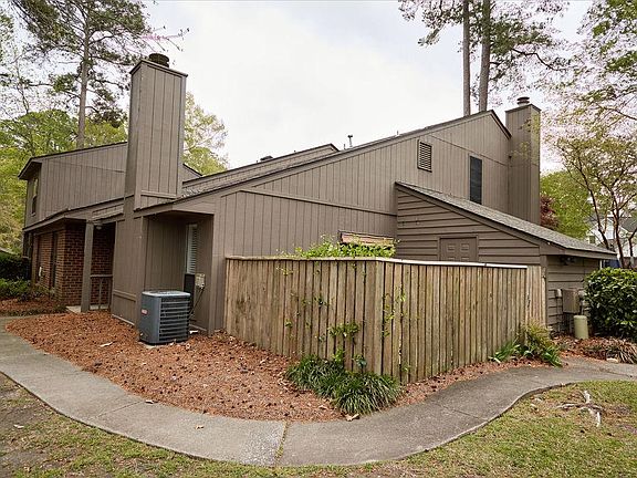 2nd image of 914 Persimmon Pl