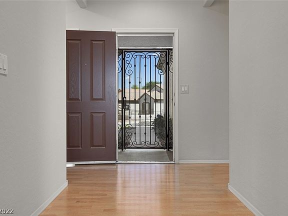 5th image of 2321 Hydrus Ave