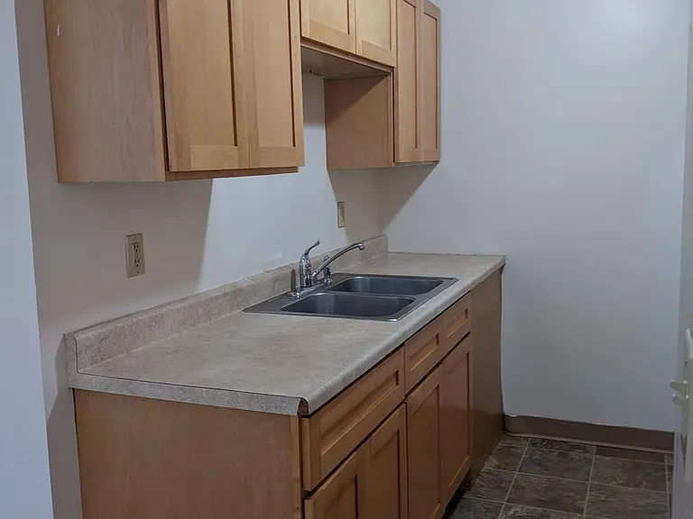 142 Jefferson St — Photo 46