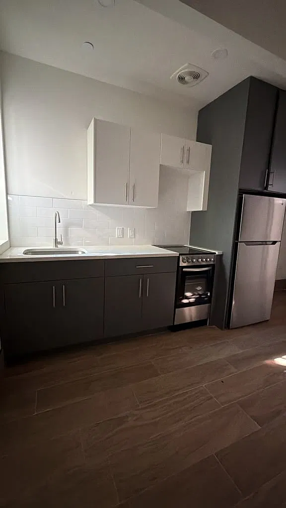 3 bed, $3,590 — Photo 2