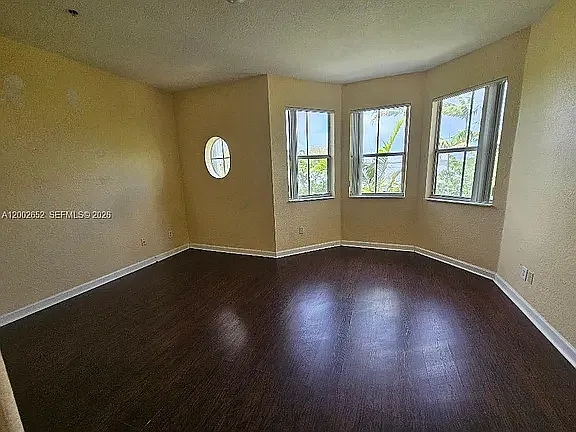 1914 Shoma Dr — Photo 8