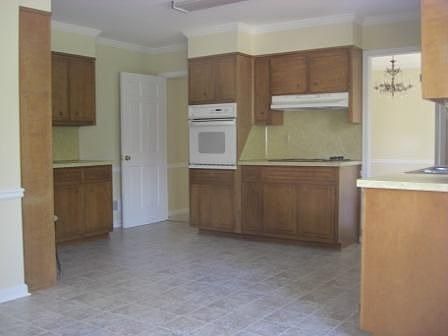 Spacious kitchen with new Floor