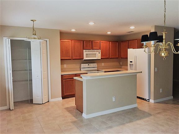 5th image of 4401 Silver Falls Dr