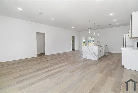 435 Goldsmith Ave — Photo 9