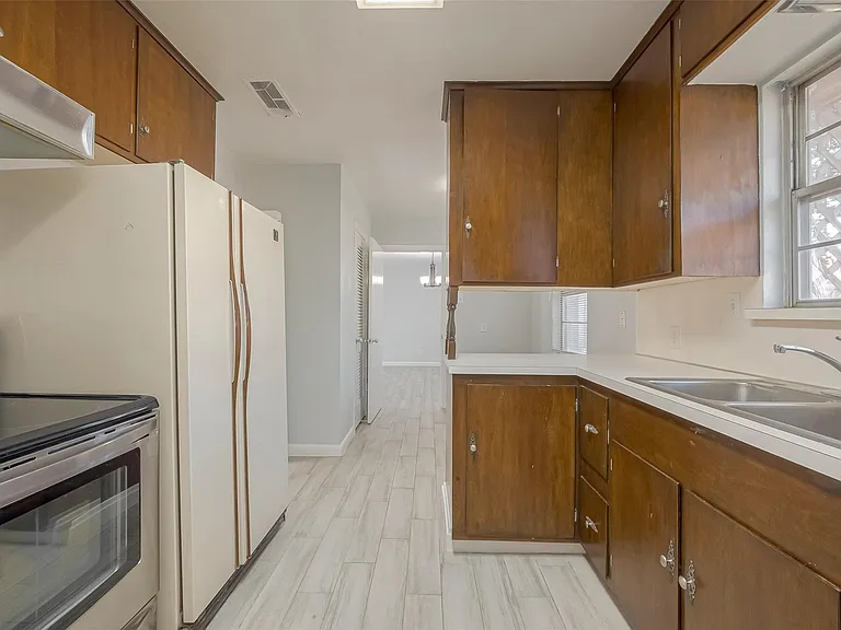 3426 Bradford St — Photo 27